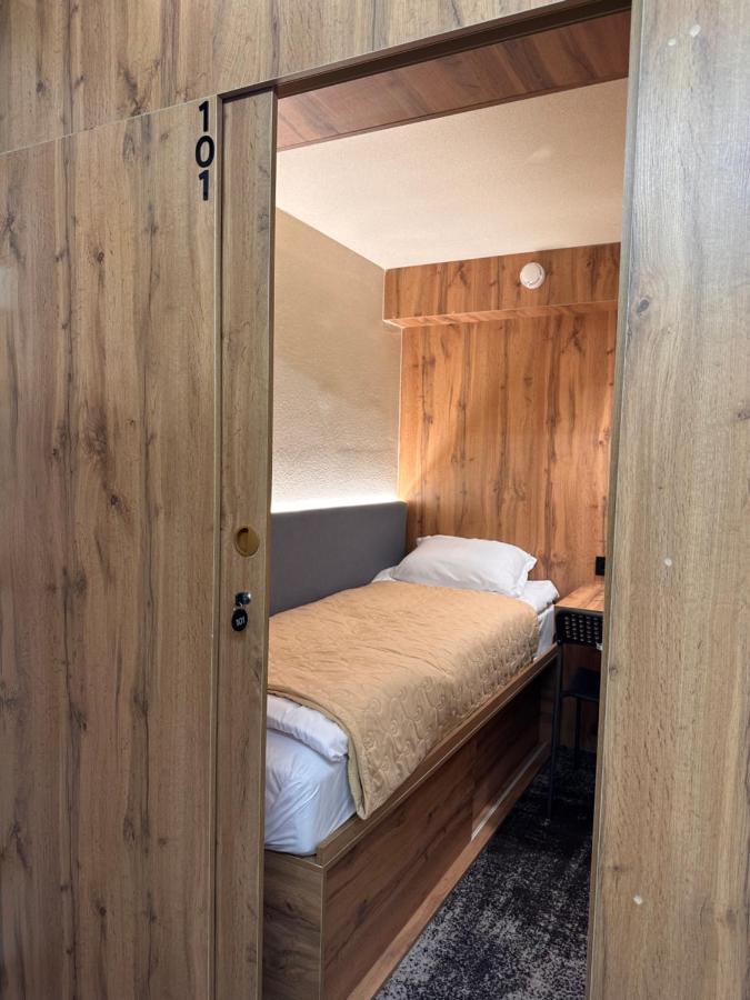 אלמטי Aq Capsule Hotel מראה חיצוני תמונה